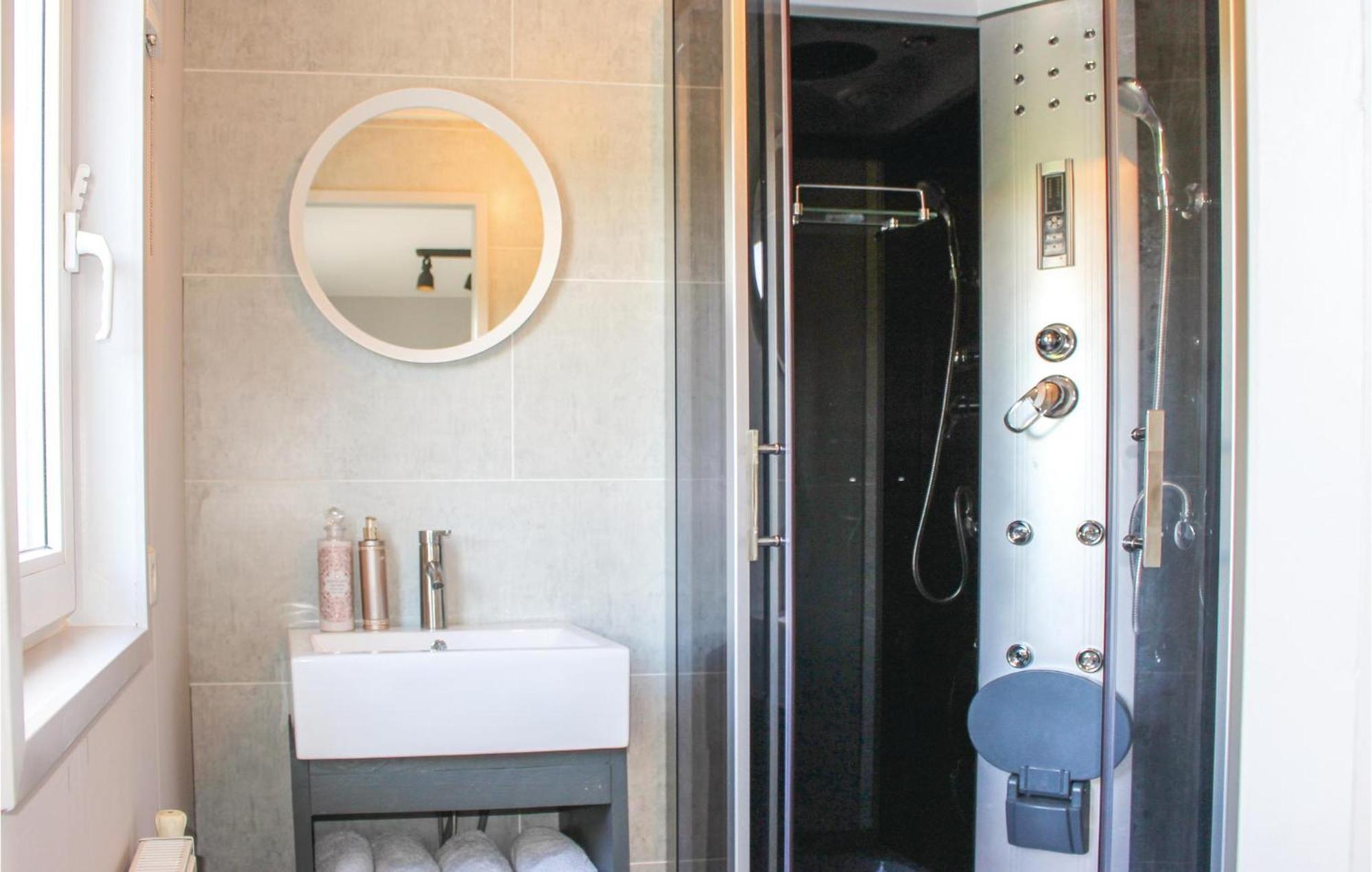 Beautiful Home In Sint-Annaland With Kitchen エクステリア 写真