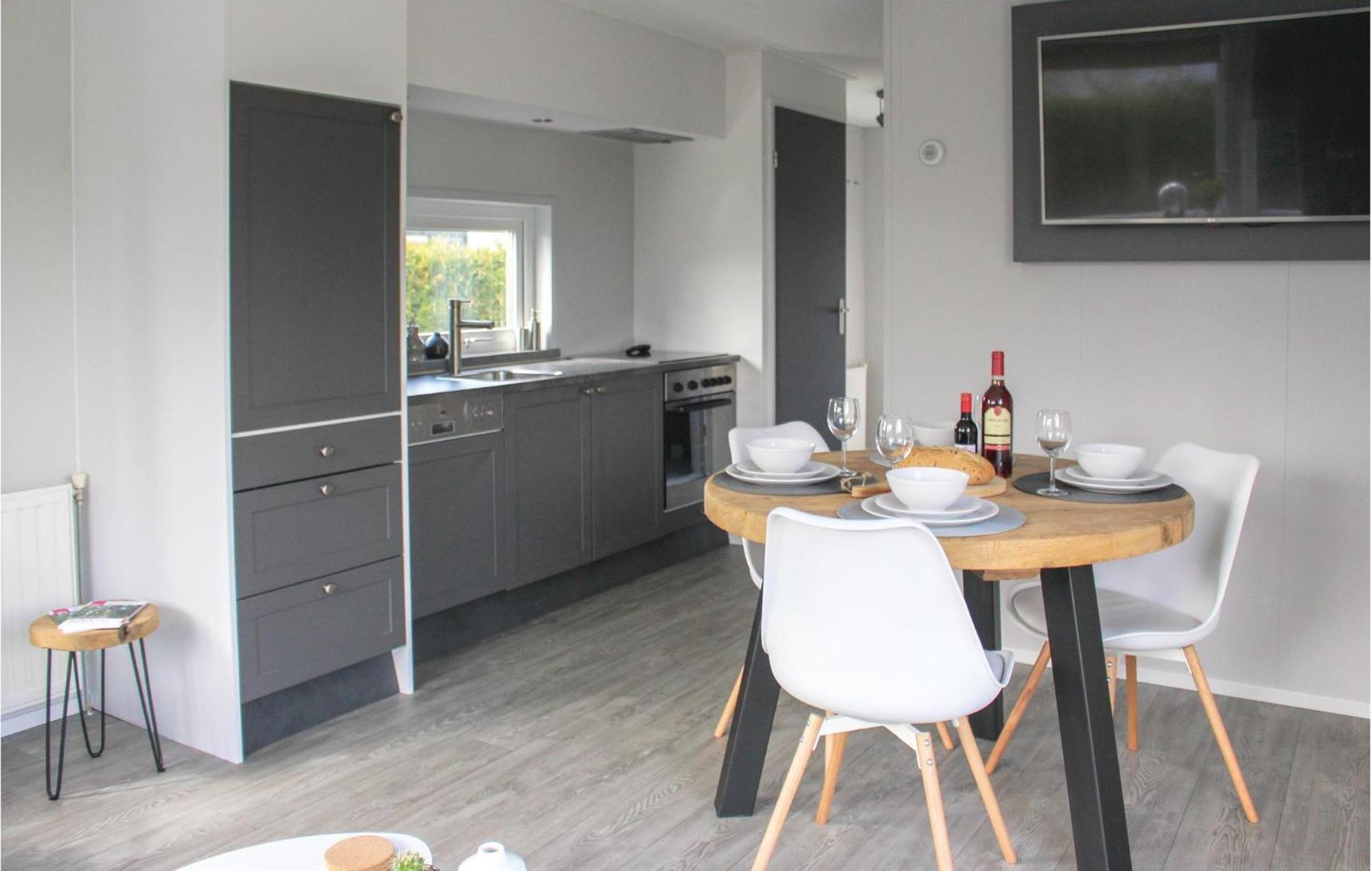 Beautiful Home In Sint-Annaland With Kitchen エクステリア 写真