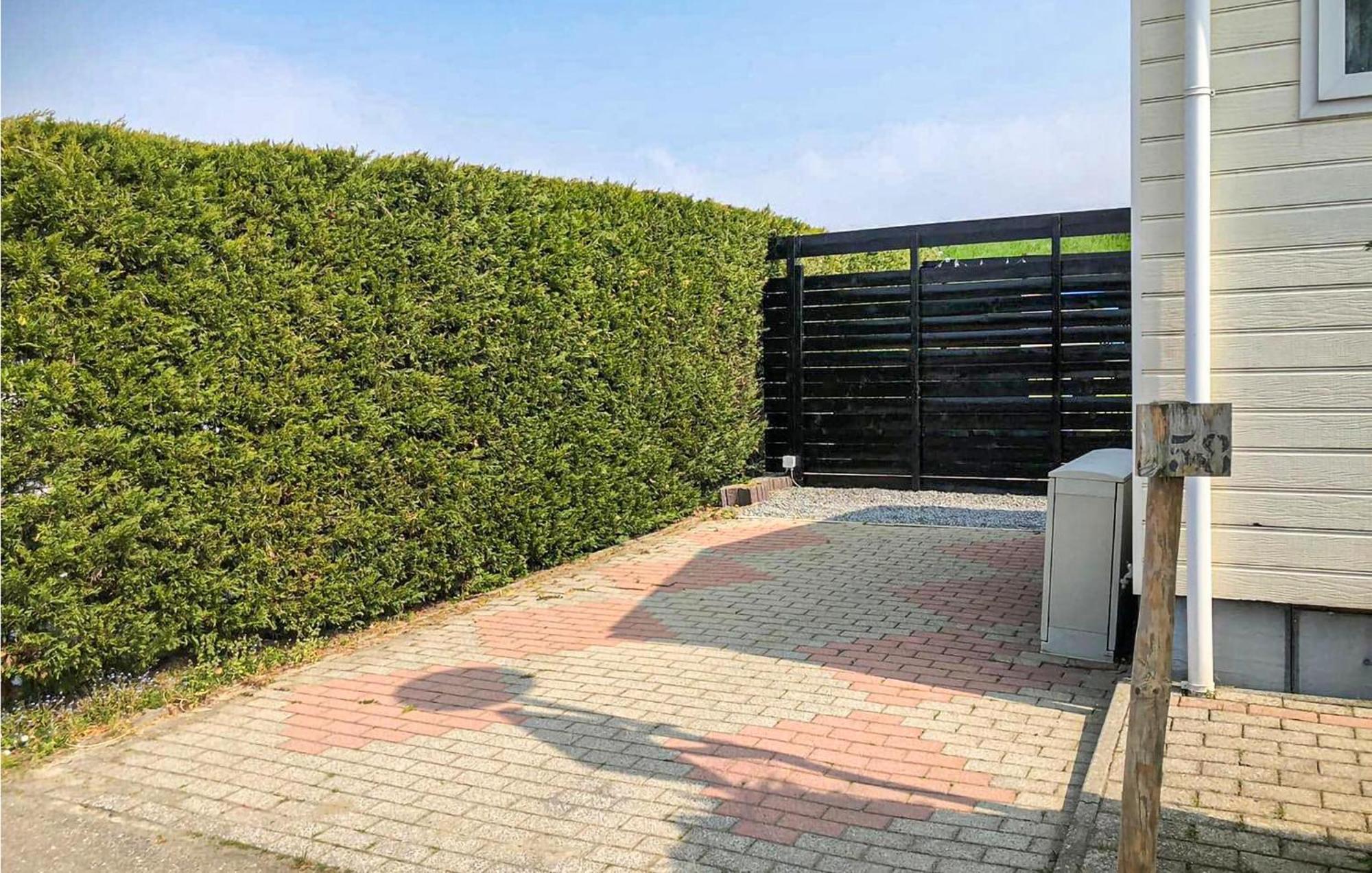 Beautiful Home In Sint-Annaland With Kitchen エクステリア 写真