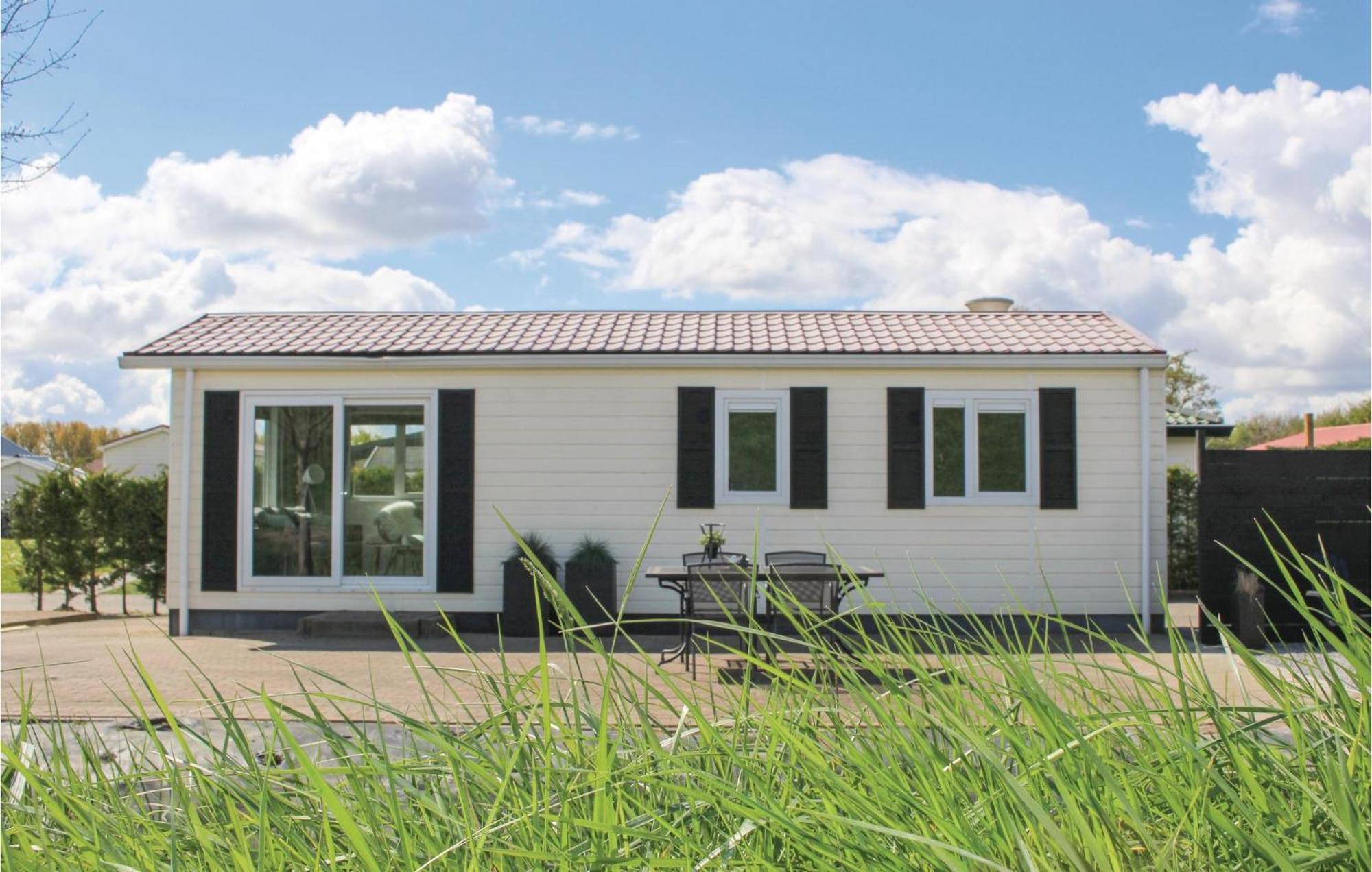 Beautiful Home In Sint-Annaland With Kitchen エクステリア 写真